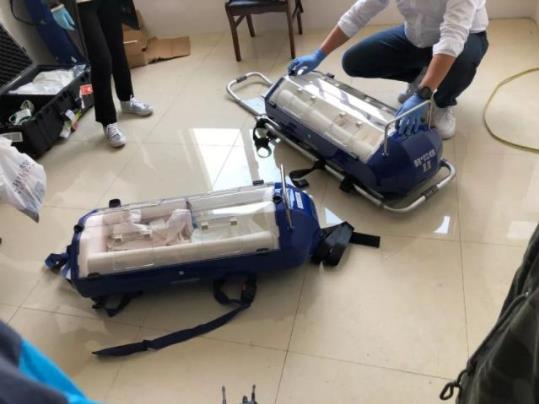 病危双胞胎转院北京 请在这条路线上为这两辆车让路 病危双胞胎转院北京 请在这条路线上为这两辆车让路