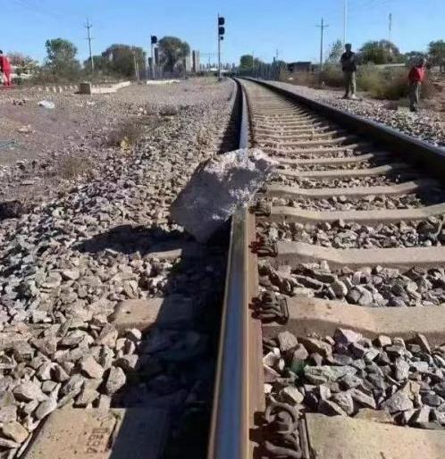 大爷狂奔救下火车什么情况 事件始末详解曝光令人心惊胆战