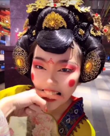 不倒翁兔牙妹叫什么 不倒翁兔牙妹详细资料曝光