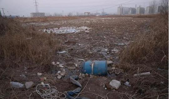 山东郓城复垦地偷埋固废曝光 固废掩埋有哪些危害 山东郓城复垦地偷埋固废曝光 固废掩埋有哪些危害