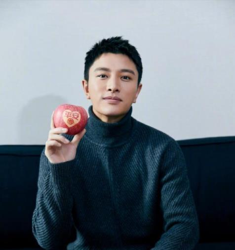 李小璐晒照庆圣诞 甜馨简直贾乃亮翻版 李小璐晒照庆圣诞 甜馨简直贾乃亮翻版