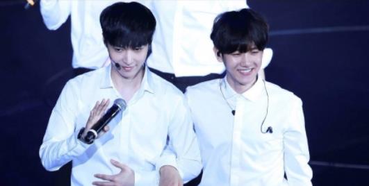 张艺兴边伯贤逛街被拍 力破感情不和传闻