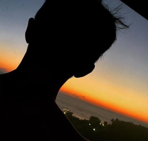 权志龙与小松菜奈恋情曝光 两人合照流出疑似官宣 权志龙与小松菜奈恋情曝光 两人合照流出疑似官宣