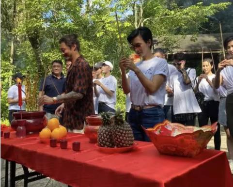 卢靖姗晒短发造型 不度蜜月直接开工发型超A 卢靖姗晒短发造型 不度蜜月直接开工发型超A