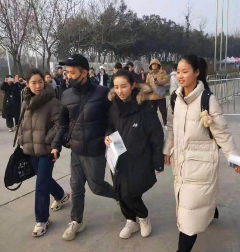 张子枫艺考成绩上热搜 河南省第一仅差4分就满分 张子枫艺考成绩上热搜 河南省第一仅差4分就满分