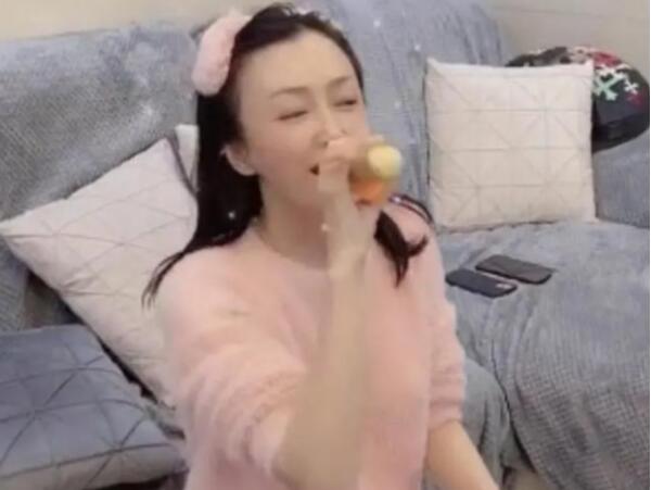 于正深夜秒删视频 秦岚素颜睡衣出镜两人关系公开 于正深夜秒删视频 秦岚素颜睡衣出镜两人关系公开