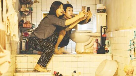 寄生虫获最佳剧本 电影寄生虫讲述了什么