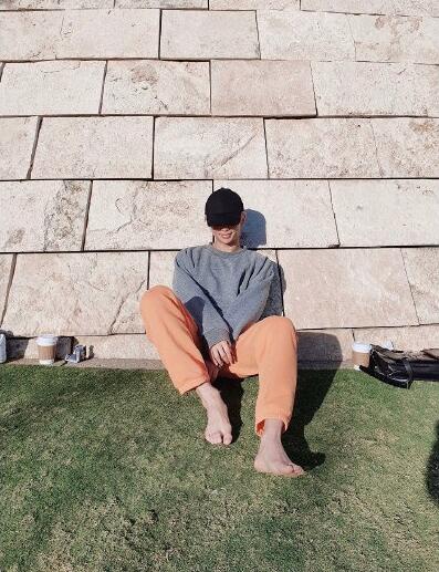 金泰亨回复合照 金泰亨被团队排挤是真的吗