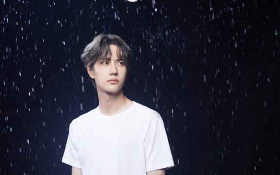 肖战ins头像怎么变黑了 肖战外公去世是真的吗