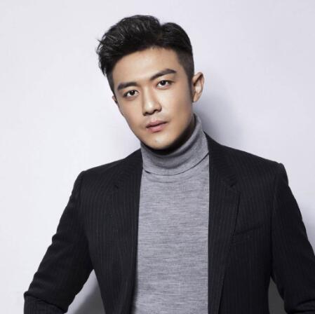 李泽锋是80后男演员,来自陕西西安,毕业于中央戏剧学院表演系本科