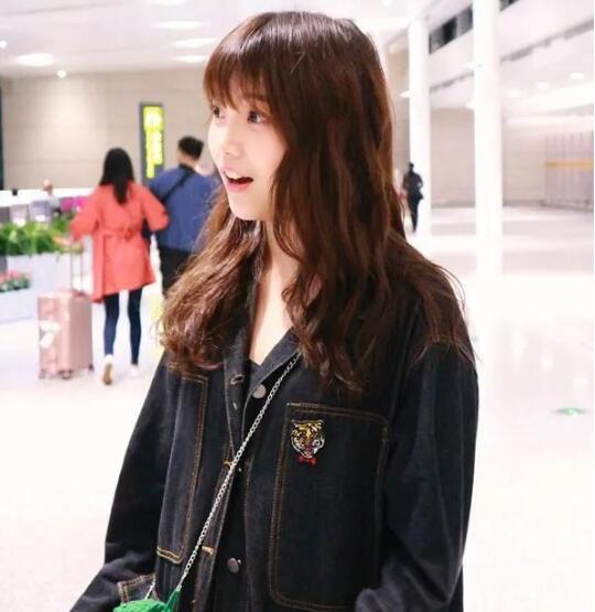 杨超越秒删照片惹争议 室友向俞星无故躺枪