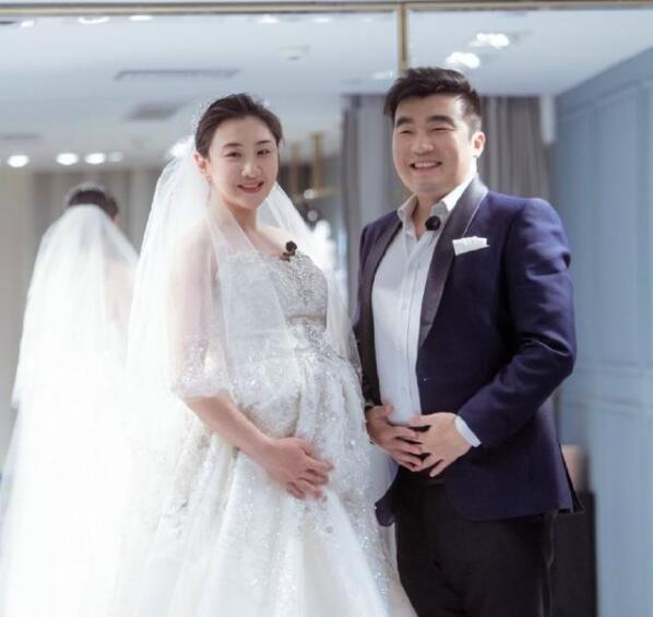 何雯娜孕肚婚纱照 未婚产女在婆家地位低是真的吗