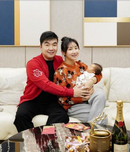 何雯娜孕肚婚纱照 未婚产女在婆家地位低是真的吗