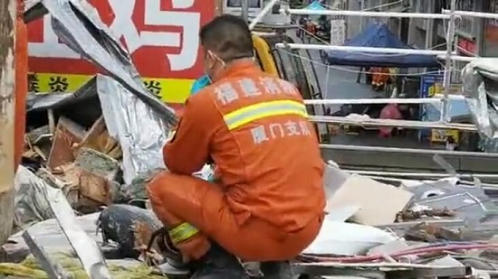 消防员泉州坍塌酒店现场痛哭 现场画面曝光惹人心疼 消防员泉州坍塌酒店现场痛哭 现场画面曝光惹人心疼