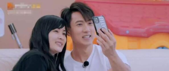 吴尊老婆曾独自拍婚纱照 丧偶式婚姻太可怕！