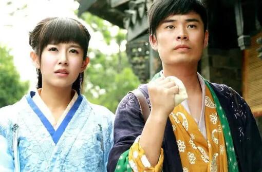 陈赫官宣二胎得女 晒一家四口温馨照片