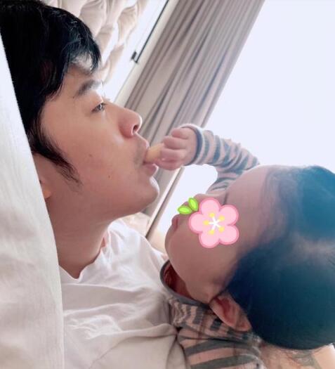 陈赫官宣二胎得女 晒一家四口温馨照片