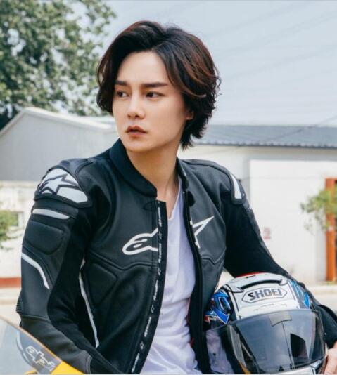 尹正一口春饼嚼121下 事情真相曝光网友笑喷! 尹正一口春饼嚼121下 事情真相曝光网友笑喷!