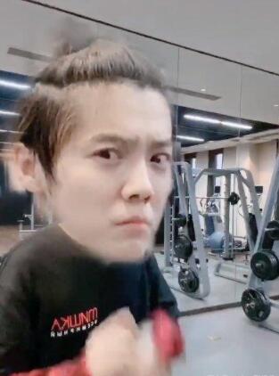 鹿晗黄子韬同框搞怪 力破感情不和传闻 鹿晗黄子韬同框搞怪 力破感情不和传闻