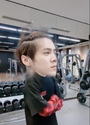 鹿晗黄子韬同框搞怪 力破感情不和传闻 鹿晗黄子韬同框搞怪 力破感情不和传闻