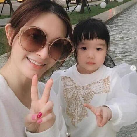 经纪人哭别刘真 经纪人任月琴发文细数两人相处点滴惹人泪目