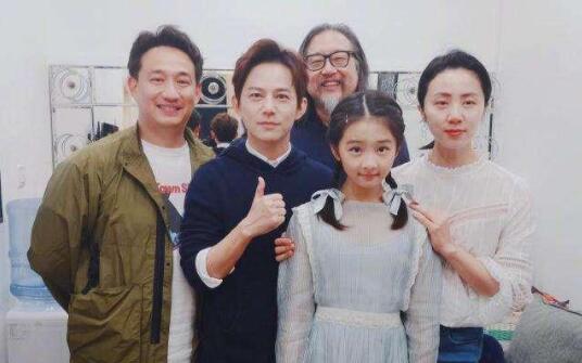 何炅一天给6个人送祝福 原来最懂的他的人竟然是他! 何炅一天给6个人送祝福 原来最懂的他的人竟然是他!