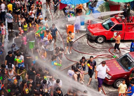 今年泰国泼水节禁止泼水 泰国泼水节的来历及习俗 今年泰国泼水节禁止泼水 泰国泼水节的来历及习俗