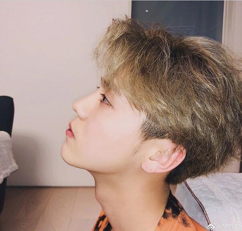 关晓彤为鹿晗庆生上热搜 一个细节看出来两人的感情状态