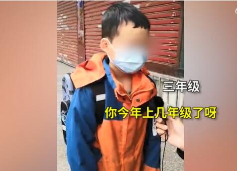 小学生记错开学时间独自上学 事件背后的原因曝光让人心疼 小学生记错开学时间独自上学 事件背后的原因曝光让人心疼