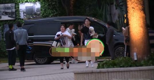 李佳琦回应抽烟 直播间回应抽烟具体说了什么