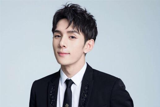 李佳琦回应抽烟 直播间回应抽烟具体说了什么