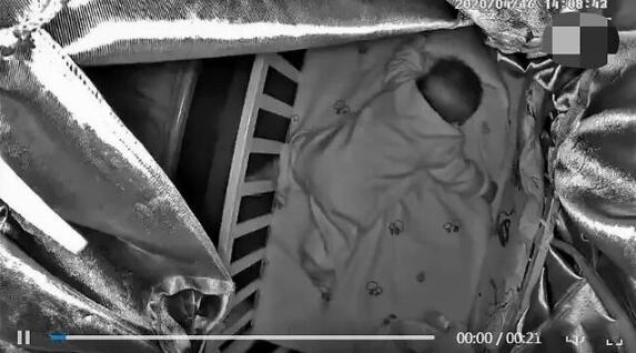 三个月女婴训练趴睡窒息身亡 妈妈全程“死亡直播”究竟怎么回事