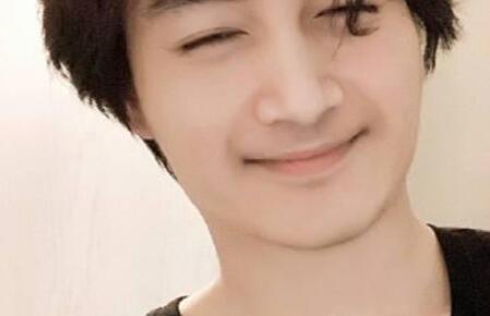 陈晓晒自拍遭吐槽 美男子变邋遢大叔真相原来是这样的