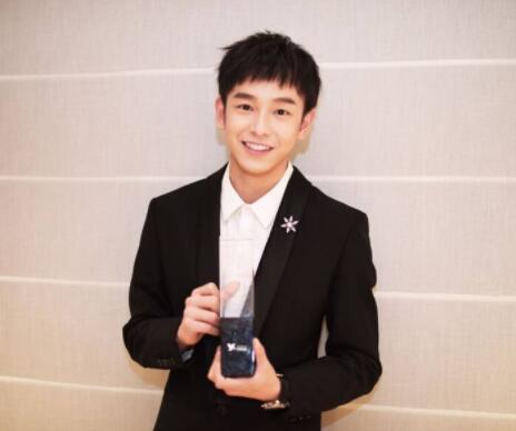 彭昱畅宣布恋情 对方不是张婧仪深夜同回公寓甜蜜过夜