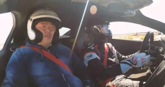 吴亦凡带大表哥赛车 大表哥是谁个人资料遭起底 吴亦凡带大表哥赛车 大表哥是谁个人资料遭起底