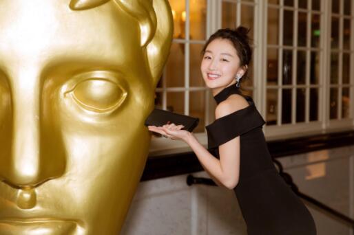 周冬雨说自己是烤鸭什么情况 现场画面曝光引众人大笑 周冬雨说自己是烤鸭什么情况 现场画面曝光引众人大笑