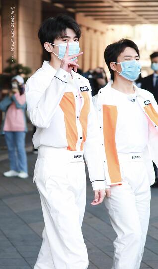 蔡徐坤郭麒麟搭肩什么情况 《奔跑吧》路透照来了 蔡徐坤郭麒麟搭肩什么情况 《奔跑吧》路透照来了