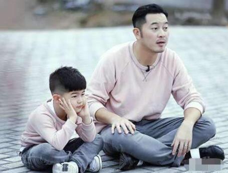 奔跑吧最新路透 蔡徐坤帅气来袭帮baby提裙子引网友点赞