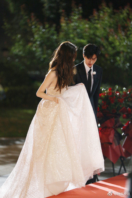 蔡徐坤郭麒麟搭肩什么情况 《奔跑吧》路透照来了 蔡徐坤郭麒麟搭肩什么情况 《奔跑吧》路透照来了