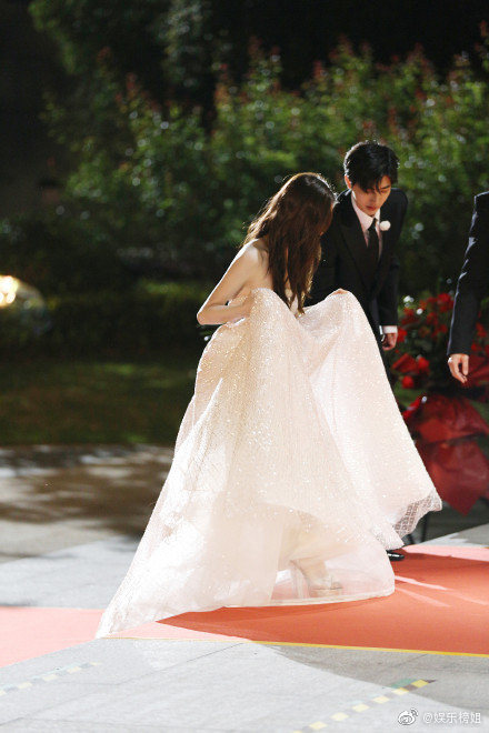 蔡徐坤郭麒麟搭肩什么情况 《奔跑吧》路透照来了 蔡徐坤郭麒麟搭肩什么情况 《奔跑吧》路透照来了