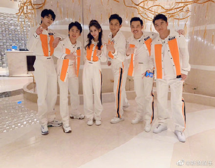 蔡徐坤郭麒麟搭肩什么情况 《奔跑吧》路透照来了 蔡徐坤郭麒麟搭肩什么情况 《奔跑吧》路透照来了