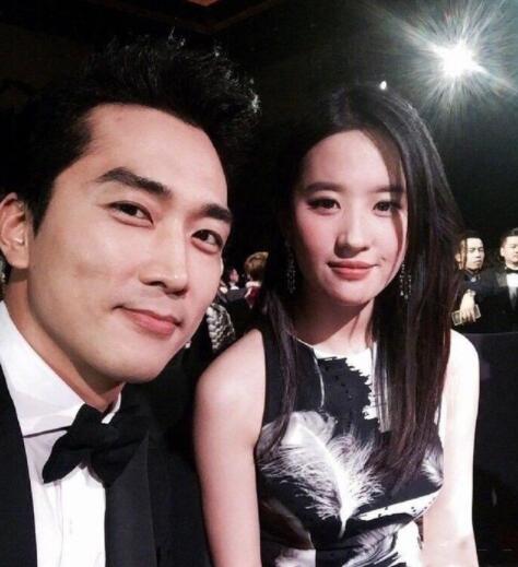 宋承宪点赞刘亦菲自拍 究竟是疑似复合还是另有企图 宋承宪点赞刘亦菲自拍 究竟是疑似复合还是另有企图