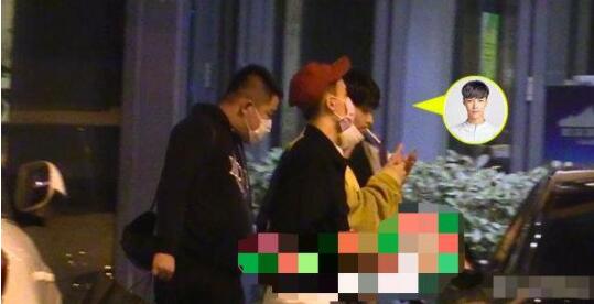 张艺兴户外吸烟被偷拍 详情画面曝光网友称大惊小怪