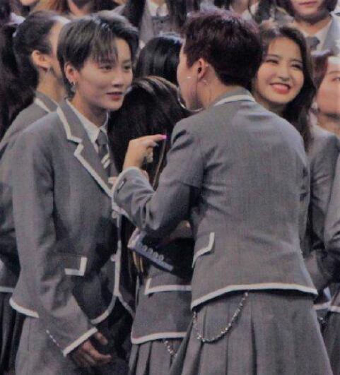 上官喜爱托刘雨昕照顾安崎 这样的神仙友谊让人羡慕 上官喜爱托刘雨昕照顾安崎 这样的神仙友谊让人羡慕