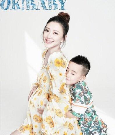 陈小春二胎儿子正面照曝光 Hoho张大嘴打哈欠萌翻网友