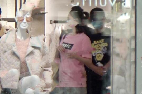 郑恺苗苗现身妇产医院 奉子成婚遭实锤？