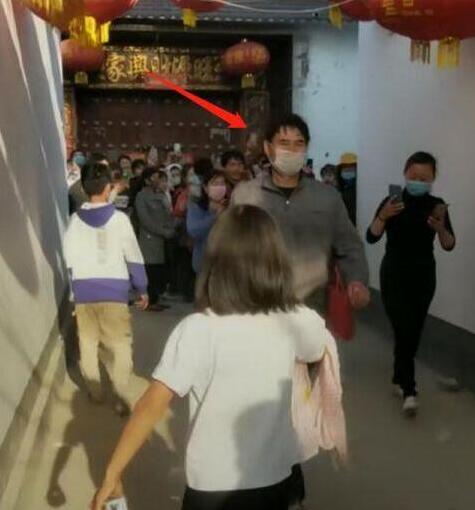 朱楼村出新规叫停组团围观大衣哥 事情具体详情介绍