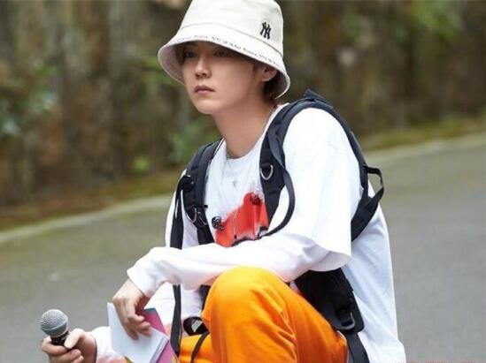 鹿晗背了个假书包是个什么梗 事件详情介绍竟是这样的