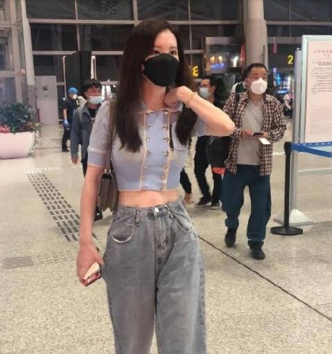 粉丝催郁可唯起床练舞什么情况 详情画面曝光实在是太搞笑了 粉丝催郁可唯起床练舞什么情况 详情画面曝光实在是太搞笑了