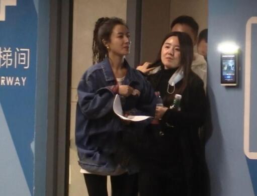 薇娅千万豪宅曝光 老公开劳斯莱斯亲自接下班十分甜蜜 薇娅千万豪宅曝光 老公开劳斯莱斯亲自接下班十分甜蜜